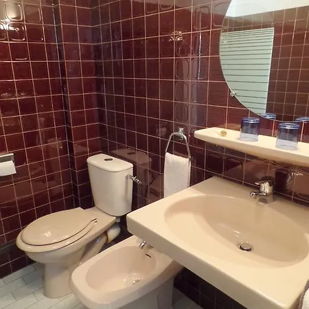 Revotel Hotell 2*